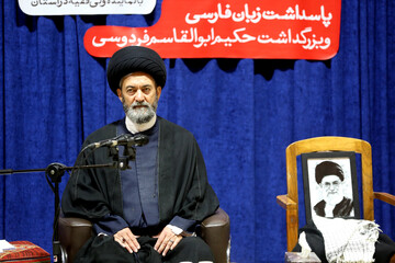 آیت‌الله سیدحسن عاملی نماینده ولی‌فقیه در استان و امام‌جمعه اردبیل در محفل شعر امین در اردبیل