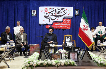 آیت‌الله سیدحسن عاملی نماینده ولی‌فقیه در استان و امام‌جمعه اردبیل در محفل شعر امین در اردبیل
