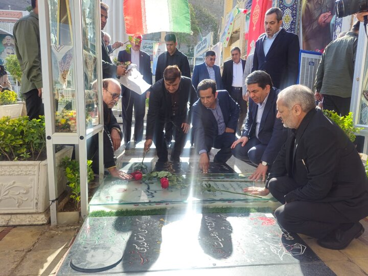ادای احترام وزیر آموزش و پرورش به مقام سردار سلیمانی/ افتتاح مدرسه ۱۲ کلاسه در کرمان