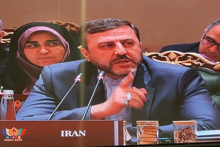 کاظم غریب آبادی معاون وزیر خارجه در نشست بریکس غریبآبادی: امارات به ایران خیانت کرد/هیچ جنگی با همسایگان خود نداریم
