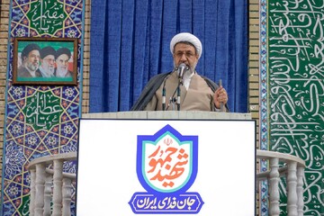 امام جمعه کرمان: ملت و دولت به کمک هم جلوی گرانی‌ها را بگیرند