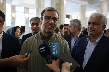 استاندار خراسان رضوی: مسئولین در معرفی مفاخر ایرانی به نسل جوان کوتاهی کرده‌اند