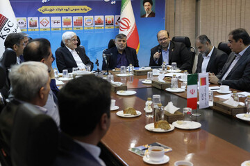 عارف: اکنون دورانی است که باید ساعت را از مچ دست خود باز کنیم