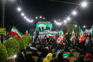 تجمع شبانه دانشگاهیان و دانشجویان در حمایت از مدافعان وطن - اصفهان