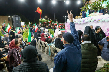 تجمع شبانه دانشگاهیان و دانشجویان در حمایت از مدافعان وطن - اصفهان