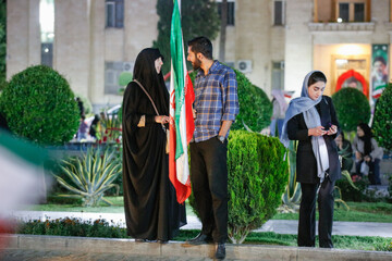 تجمع شبانه دانشگاهیان و دانشجویان در حمایت از مدافعان وطن - اصفهان