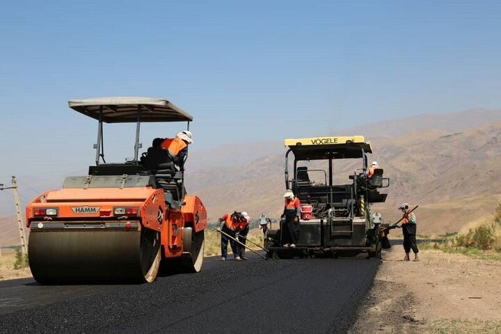 عکس تزیینی است تزریق ۲۹۰ میلیارد تومان اعتبار برای اجرای ۲۰ کیلومتر آسفالتریزی راه پارس آباد