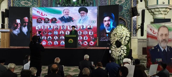 نماینده ولی‌فقیه در وزارت دفاع: شهید نصیرزاده و همرزمانش از عاشقان ولایت و رهبری بودند