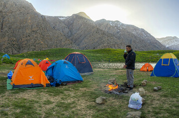 کمپ در «کوه گُل» دنا