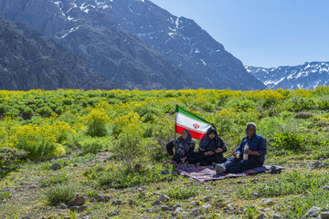 کمپ در «کوه گُل» دنا