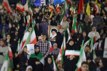 جمع‌خوانی زیبای مردم کرمان در شب‌های میدان‌داری + ویدئو