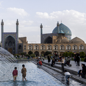 میدان نقش جهان در اردیبهشت 1358 جزو نخستین آثار ایرانی بود که به‌عنوان میراث جهانی یونسکو به ثبت جهانی رسید.