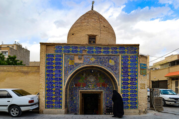 سقاخانه ارباب میرزا که با نام سقاخانه حضرت ابوالفضل نیز شناخته می‌شود، یكی از زیباترین سقاخانه‌های كشور به شمار می‌رود و از دیدنی های شهرکرد در بافت قدیم شهر است. با قدمتی که به دوره قاجار بازمی‌گردد، این بنا را با تزییناتی مانند نقاشی، آینه‌كاری و كاشی‌كاری آراسته‌اند.