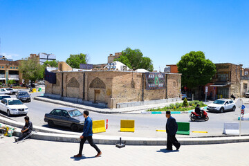 مسجد تاریخی اتابکان شهرکرد از نظر معماری به سبک مساجد قرون اولیه اسلامی ساخته شده است. این مسجد قدمتی بالغ بر 8 قرن دارد و می توان گفت قدیمی ترین بنای تاریخی و کهن ترین مسجد در شهرکرد است.