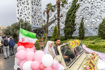 جشن پیوند آسمانی زوج‌های جانفدای ایران در میدان امام حسین