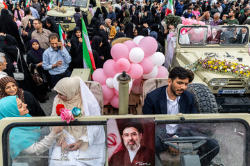 جشن پیوند آسمانی زوج‌های جانفدای ایران در میدان امام حسین