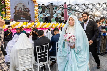 جشن پیوند آسمانی زوج‌های جانفدای ایران در میدان امام حسین