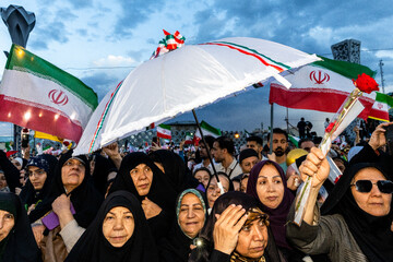 جشن پیوند آسمانی زوج‌های جانفدای ایران در میدان امام حسین