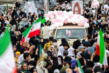 جشن پیوند آسمانی زوج‌های جانفدای ایران در میدان امام حسین