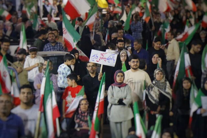جمعخوانی زیبای مردم کرمان در شبهای میدانداری + ویدئو