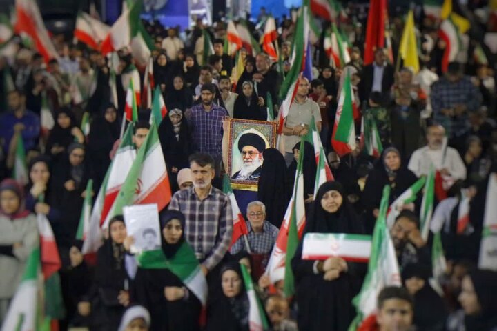 جمع‌خوانی زیبای مردم کرمان در شب‌های میدان‌داری + ویدئو