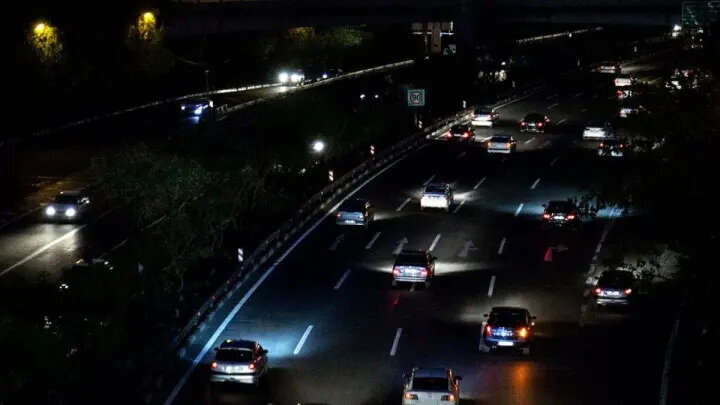 ماجرای ریختن میخ‌های سه‌پر و پنچری ۲۰ خودرو در اتوبان تهران کرج