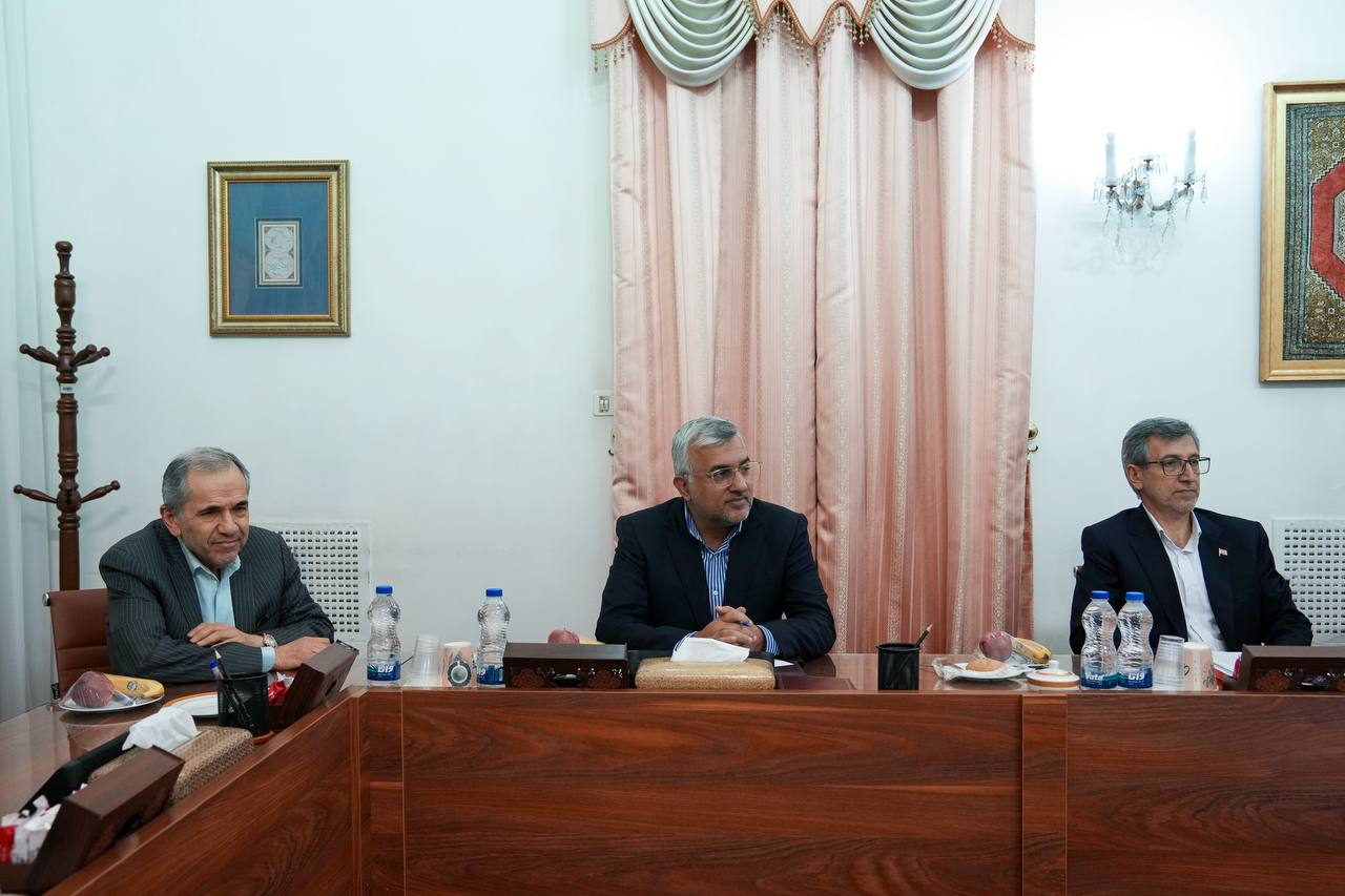 دیدار وزیر راه و شهرسازی با عراقچی