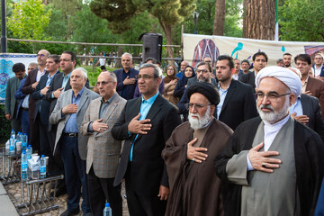 از راست: حجت‌الاسلام علی‌عسگری، معاون فرهنگی، اجتماعی و زیارت استانداری خراسان رضوی، حجت‌الاسلام سیدقاسم یعقوبی، امام جمعه شهرستان نیشابور، غلامحسین مظفری، استاندار خراسان رضوی، محمود شالویی، رییس انجمن آثار و مفاخر فرهنگی کشور در آیین بزرگداشت حکیم عمر خیام نیشابوری