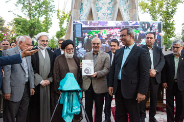 از راست:غلامحسین مظفری، استاندار خراسان رضوی، محمود شالویی، رییس انجمن آثار و مفاخر فرهنگی کشور،حجت‌الاسلام سیدقاسم یعقوبی، امام جمعه شهرستان نیشابور و حجت‌الاسلام علی‌عسگری، معاون فرهنگی، اجتماعی و زیارت استانداری خراسان رضوی در آیین بزرگداشت حکیم عمر خیام نیشابوری