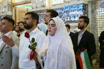 حضور ۴۰ زوج دانشجو در امام زاده عبدالله (ع) - همدان