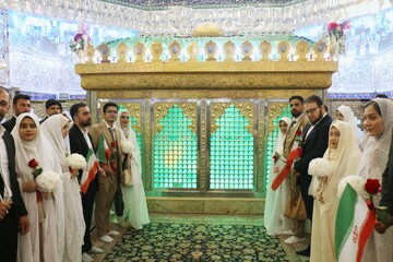 حضور ۴۰ زوج دانشجو در امام زاده عبدالله (ع) - همدان