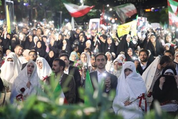 جشن ازدواج عروس و دامادهای جانفدا در خیابان + فیلم و عکس