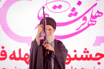 حضور سید حسین مومنی در جشن هلهله فرشته ها - قم