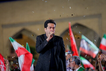 اجرای محمد معتمدی در جشن هلهله فرشته ها - قم