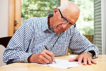سرعت و شیوه نوشتن؛ آینه‌ای از وضعیت شناختی سالمندان