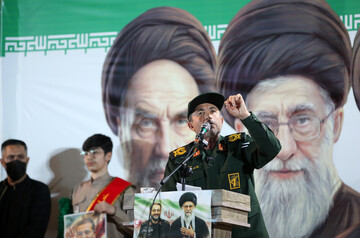 سخنرانی سردار غلامحسین محمدی‌اصل فرمانده سپاه حضرت عباس(ع) استان اردبیل در تجمع شبانه مردم در حمایت از مدافعان وطن در اردبیل