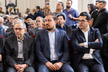 محمدحسین امیرعبداللهیان، فرزند شهید حسین امیرعبداللهیان و مجید تخت‌روانچی، معاون سیاسی وزیر امور خارجه در بزرگداشت وزیران شهید امور خارجه
