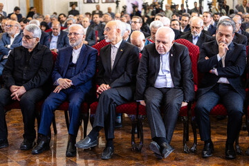 سید عباس عراقچی، وزیر امورخارجه، محمدجواد ظریف، علی‌اکبر صالحی، منوچهر متکی و علاءالدین بروجردی در بزرگداشت وزیران شهید امور خارجه