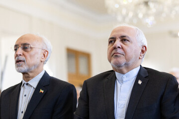 محمدجواد ظریف و علی اکبر صالحی در مراسم بزرگداشت وزیران شهید امور خارجه