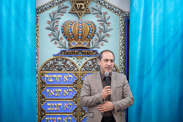 سخنرانی ایوب درویشی، معاون سیاسی استانداری اصفهان در مراسم یادبود رهبر شهید انقلاب در کنیسه کترداوید اصفهان