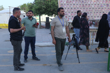 بازدید ۵۷ خبرنگار خارجی از مدرسه شجره طیبه _ میناب