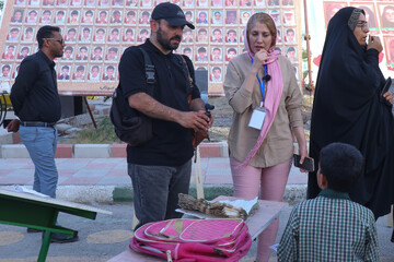 بازدید ۵۷ خبرنگار خارجی از مدرسه شجره طیبه _ میناب