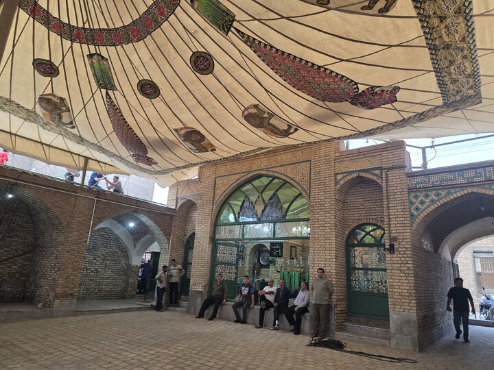 برپایی خیمه حسینی تکیه بُنگی‌های کرمان؛ رسم قدیمی در تکیه قاجاری
