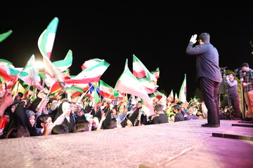 اجتماع بزرگ جهادگران خراسان جنوبی بزرگداشت رهبر شهید و شهدای جنگ خدمت