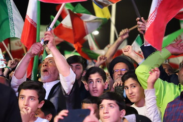 اجتماع بزرگ جهادگران خراسان جنوبی بزرگداشت رهبر شهید و شهدای جنگ خدمت