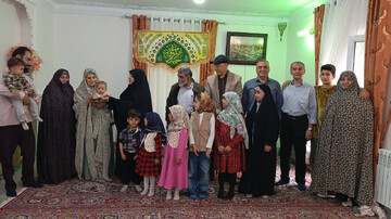 قدردانی مدیرکل امور خانواده البرز از یک خانواده ۷ فرزندی در روستای نسا