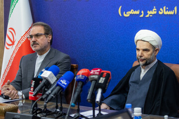 حجت‌الاسلام حمزه خلیلی، معاون اول قوه قضاییه و ذبیح‌الله خداییان، رئیس سازمان بازرسی کل کشور در آیین رونمایی از سامانه «ثبت ادعا»
