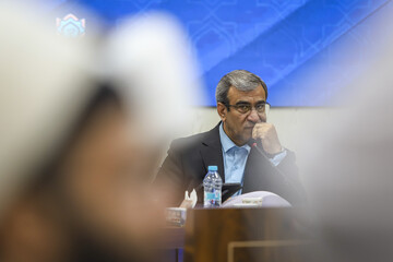 استاندار خراسان رضوی: در ایام جنگ، بسیاری از کالاهای ضروری را از مرزهای شرقی وارد کردیم