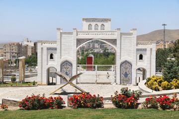 «ماکت دروازه قرآن  شهر شیراز ؛در پارک مینی‌ورلد ملایر»