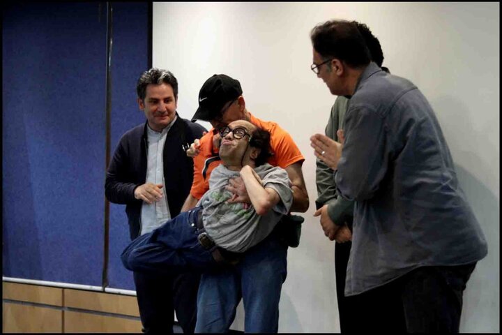 تقدیر از تماشاگران خاص تئاتر و انتشار یک آمار